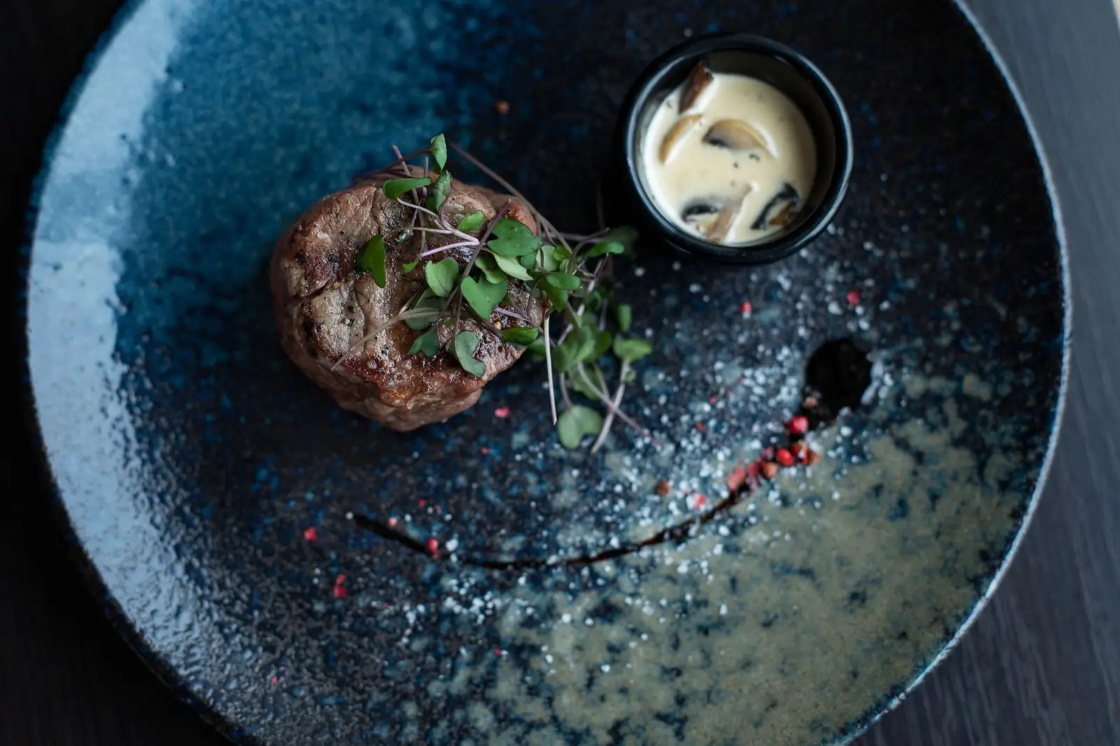 Dining detail at Velmorian Crestinn