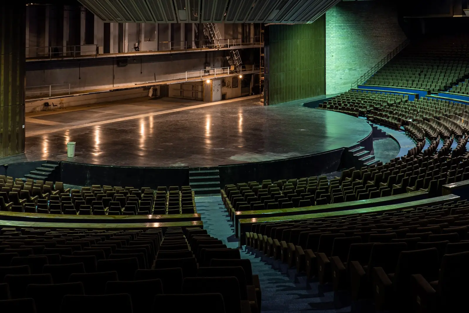 Entertainment venue at Velmorian Crestinn